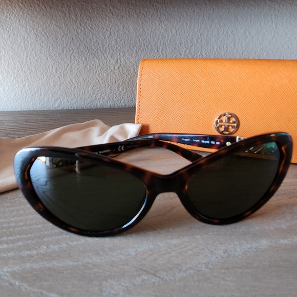 Authentic Tory Burch Cat eye sunglasses - Picture 2 of 4